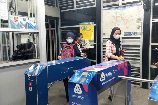 Hari Kartini: Transjakarta Buka Pintu Khusus untuk Perempuan Hari Kartini